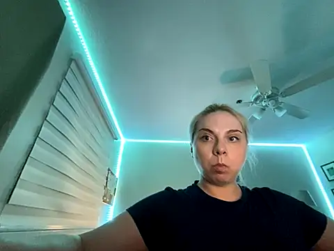 HappyIva online show from 11/27/25, 08:04