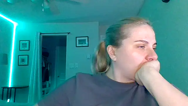 HappyIva online show from 11/12/25, 01:21