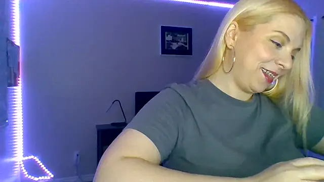 HappyIva online show from 12/16/25, 03:05