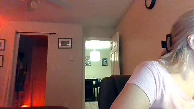 Snapshot of HappyIva chatting on 09/19/25, 06:50 HappyIva online show from 09/19/25, 06:50