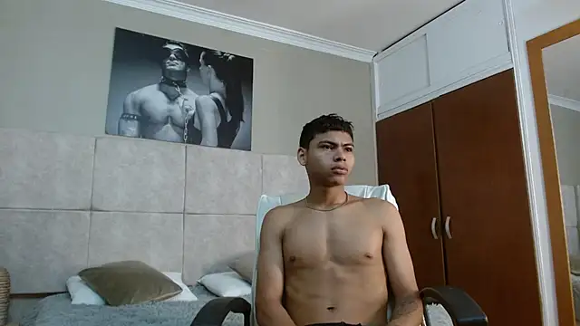 adam piarse01 online show from 09/19/25, 03:54