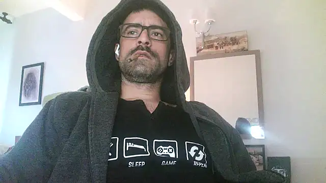 Patrickhound online show from 02/05/25, 04:58