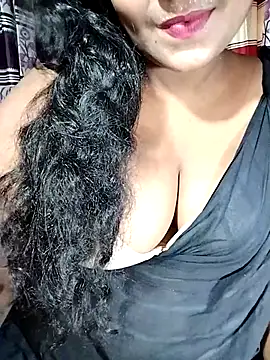 Snapshot of YERY_HOT chatting on 09/26/25, 06:37 YERY HOT online show from 09/26/25, 06:37