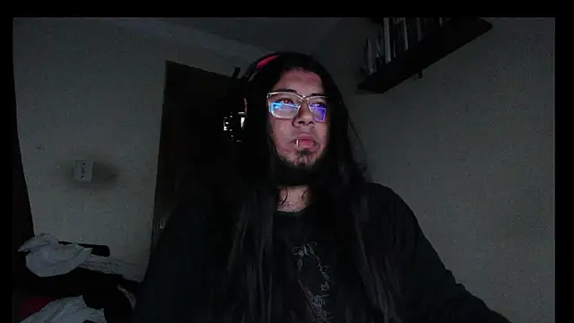 Snapshot of Heimslegxx chatting on 12/19/25, 05:54 Heimslegxx online show from 12/19/25, 05:54