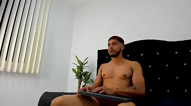 ryann bigcock  online show from 02/01/25, 02:58