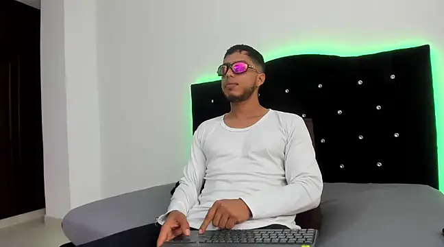 ryann bigcock  online show from 01/03/25, 12:40