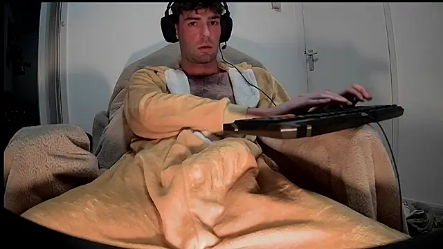 Snapshot of onesieboyx chatting on 01/11/25, 09:25 onesieboyx online show from 01/11/25, 09:25