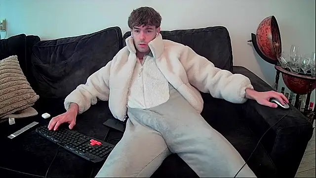 Snapshot of onesieboyx chatting on 11/21/25, 09:52 onesieboyx online show from 11/21/25, 09:52