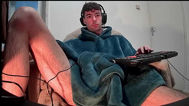 Snapshot of onesieboyx chatting on 01/03/25, 12:40 onesieboyx online show from 01/03/25, 12:40