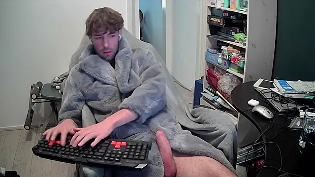 Snapshot of onesieboyx chatting on 12/05/25, 12:26 onesieboyx online show from 12/05/25, 12:26