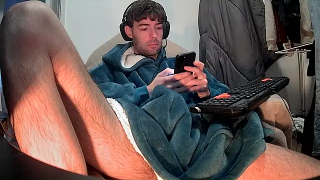 Snapshot of onesieboyx chatting on 01/20/25, 01:53 onesieboyx online show from 01/20/25, 01:53