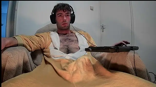 Snapshot of onesieboyx chatting on 01/14/25, 12:14 onesieboyx online show from 01/14/25, 12:14