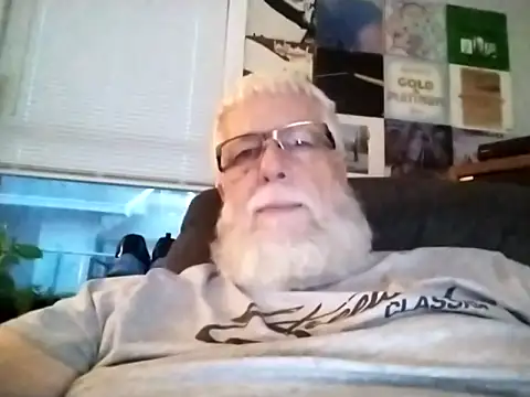 Snapshot of Futura_intx chatting on 09/14/25, 12:33 Futura intx online show from 09/14/25, 12:33