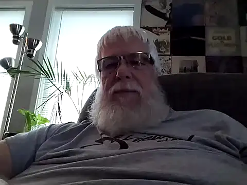 Snapshot of Futura_intx chatting on 10/17/25, 04:31 Futura intx online show from 10/17/25, 04:31