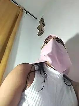 lucianamorales online show from 02/19/25, 04:01