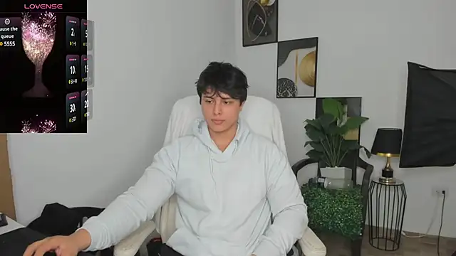 Snapshot of Thom_Ohtani chatting on 02/21/25, 05:31 Thom Ohtani online show from 02/21/25, 05:31