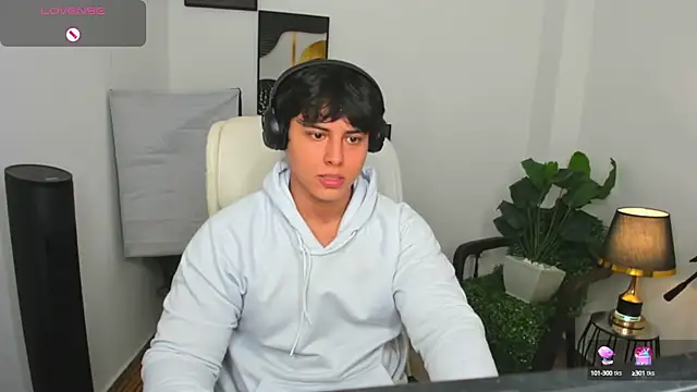 Snapshot of Thom_Ohtani chatting on 03/10/25, 01:23 Thom Ohtani online show from 03/10/25, 01:23