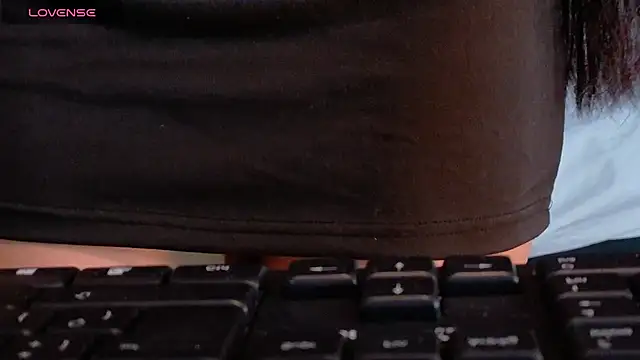 Snapshot of amabel_zambrano chatting on 11/02/25, 02:00 amabel zambrano online show from 11/02/25, 02:00