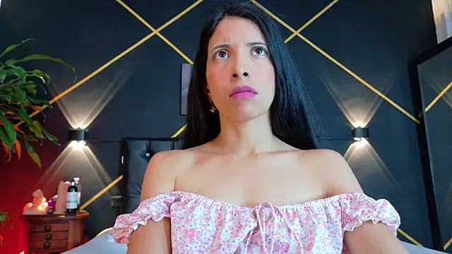 Snapshot of amabel_zambrano chatting on 10/17/25, 12:29 amabel zambrano online show from 10/17/25, 12:29