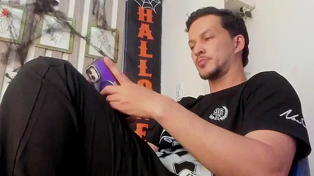 Snapshot of Oliverssmith chatting on 10/30/25, 11:45 Oliverssmith online show from 10/30/25, 11:45