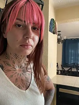 Izy cute  online show from 04/21/26, 07:09