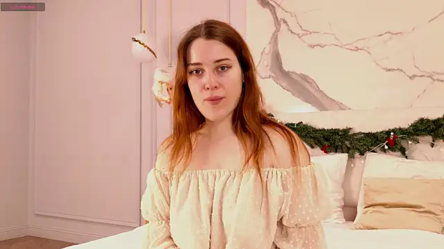 Snapshot of EllieGarson chatting on 01/13/26, 05:06 EllieGarson online show from 01/13/26, 05:06