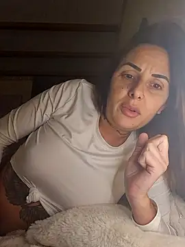 brune caliente online show from 01/06/25, 10:26