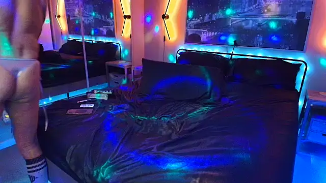 FoxxMiky7447 online show from 04/05/26, 05:36