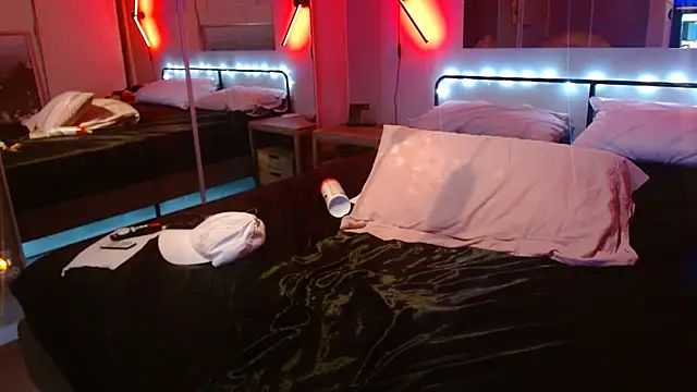 FoxxMiky7447 online show from 06/12/26, 08:45