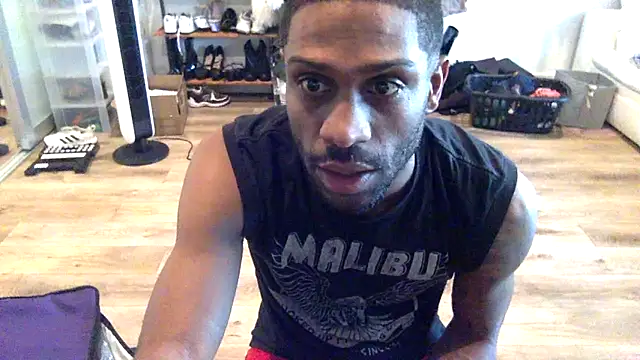 Snapshot of mileshighclub420 chatting on 02/11/25, 10:39 mileshighclub420 online show from 02/11/25, 10:39