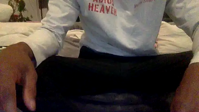 Snapshot of mileshighclub420 chatting on 01/04/25, 06:30 mileshighclub420 online show from 01/04/25, 06:30