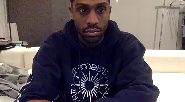 Snapshot of mileshighclub420 chatting on 01/06/25, 08:35 mileshighclub420 online show from 01/06/25, 08:35