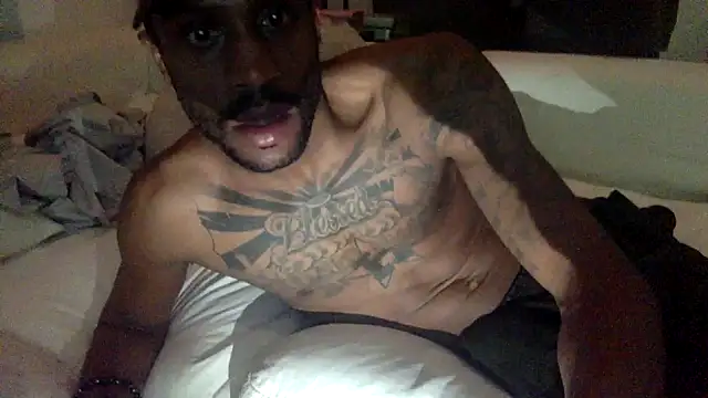 Snapshot of mileshighclub420 chatting on 01/18/25, 02:47 mileshighclub420 online show from 01/18/25, 02:47