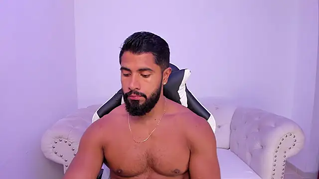 Santiago huntt online show from 12/17/25, 12:54