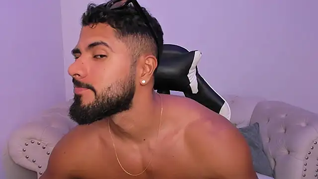 Santiago huntt online show from 03/26/26, 08:07