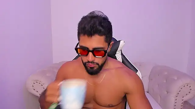 Santiago huntt online show from 03/12/26, 08:46