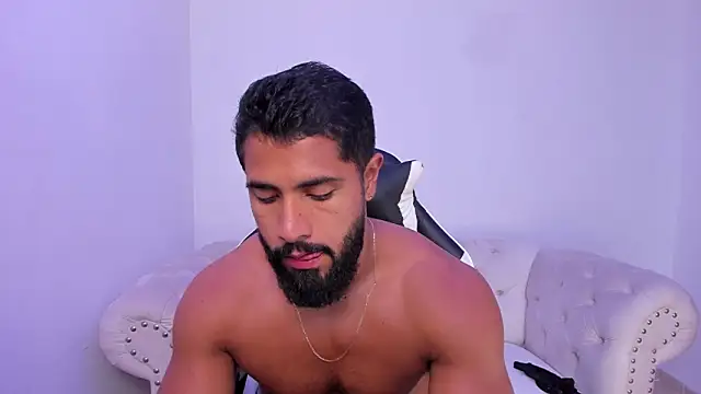 Santiago huntt online show from 11/18/25, 12:41