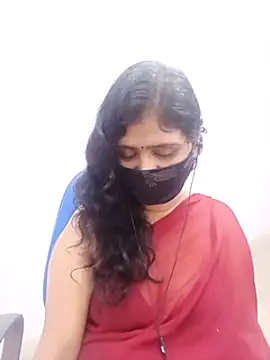 Snapshot of Lucky-Deepthi chatting on 03/11/25, 05:35 Lucky-Deepthi online show from 03/11/25, 05:35