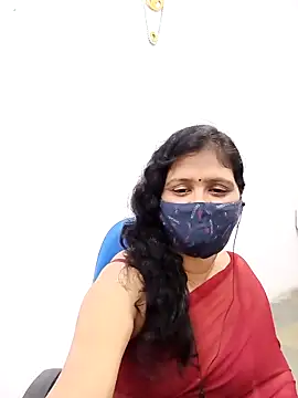 Snapshot of Lucky-Deepthi chatting on 02/26/25, 08:25 Lucky-Deepthi online show from 02/26/25, 08:25