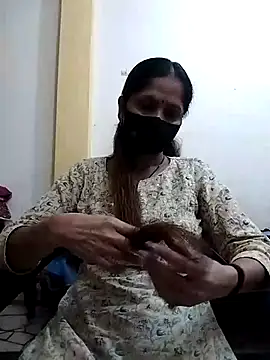 Snapshot of priyancyfun chatting on 03/18/25, 01:44 priyancyfun online show from 03/18/25, 01:44