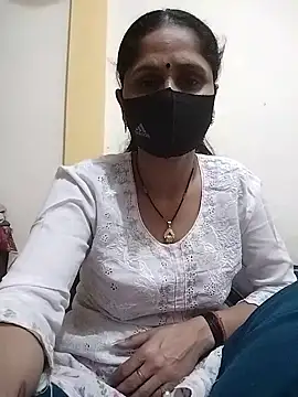 Snapshot of priyancyfun chatting on 03/13/25, 08:11 priyancyfun online show from 03/13/25, 08:11
