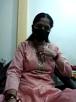 Snapshot of priyancyfun chatting on 03/08/25, 03:35 priyancyfun online show from 03/08/25, 03:35
