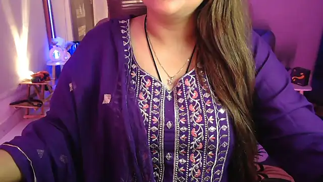 Snapshot of Mitikaa chatting on 05/11/26, 02:45 Mitikaa online show from 05/11/26, 02:45