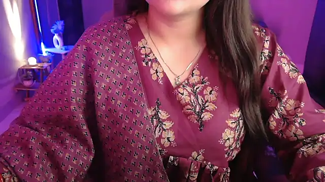 Snapshot of Mitikaa chatting on 12/21/25, 02:19 Mitikaa online show from 12/21/25, 02:19