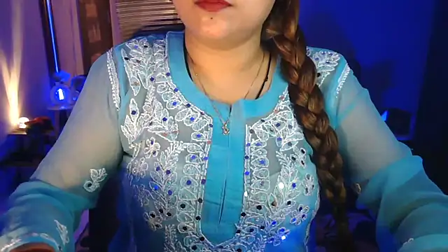 Snapshot of Mitikaa chatting on 05/25/26, 02:05 Mitikaa online show from 05/25/26, 02:05
