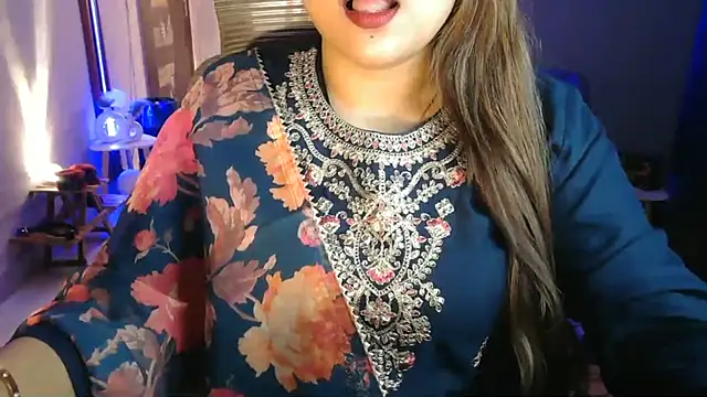 Snapshot of Mitikaa chatting on 05/15/26, 01:42 Mitikaa online show from 05/15/26, 01:42