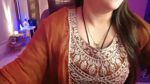 Snapshot of Mitikaa chatting on 01/06/26, 01:48 Mitikaa online show from 01/06/26, 01:48