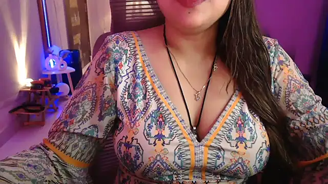 Snapshot of Mitikaa chatting on 05/08/26, 01:37 Mitikaa online show from 05/08/26, 01:37