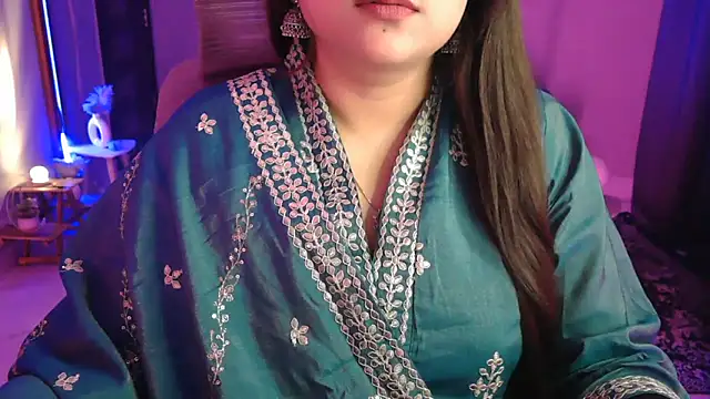 Snapshot of Mitikaa chatting on 12/19/25, 02:08 Mitikaa online show from 12/19/25, 02:08