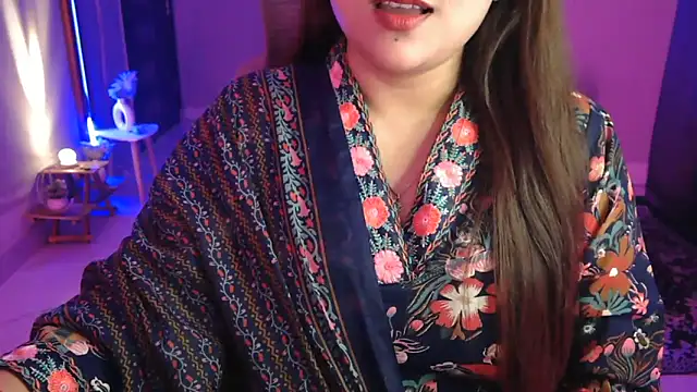 Snapshot of Mitikaa chatting on 12/22/25, 02:39 Mitikaa online show from 12/22/25, 02:39